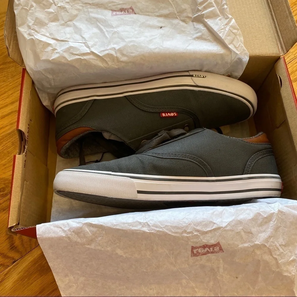 NWT men’s Levi’s Ethan 2 charcoal grey casual denim lace up sneaker size 7.5